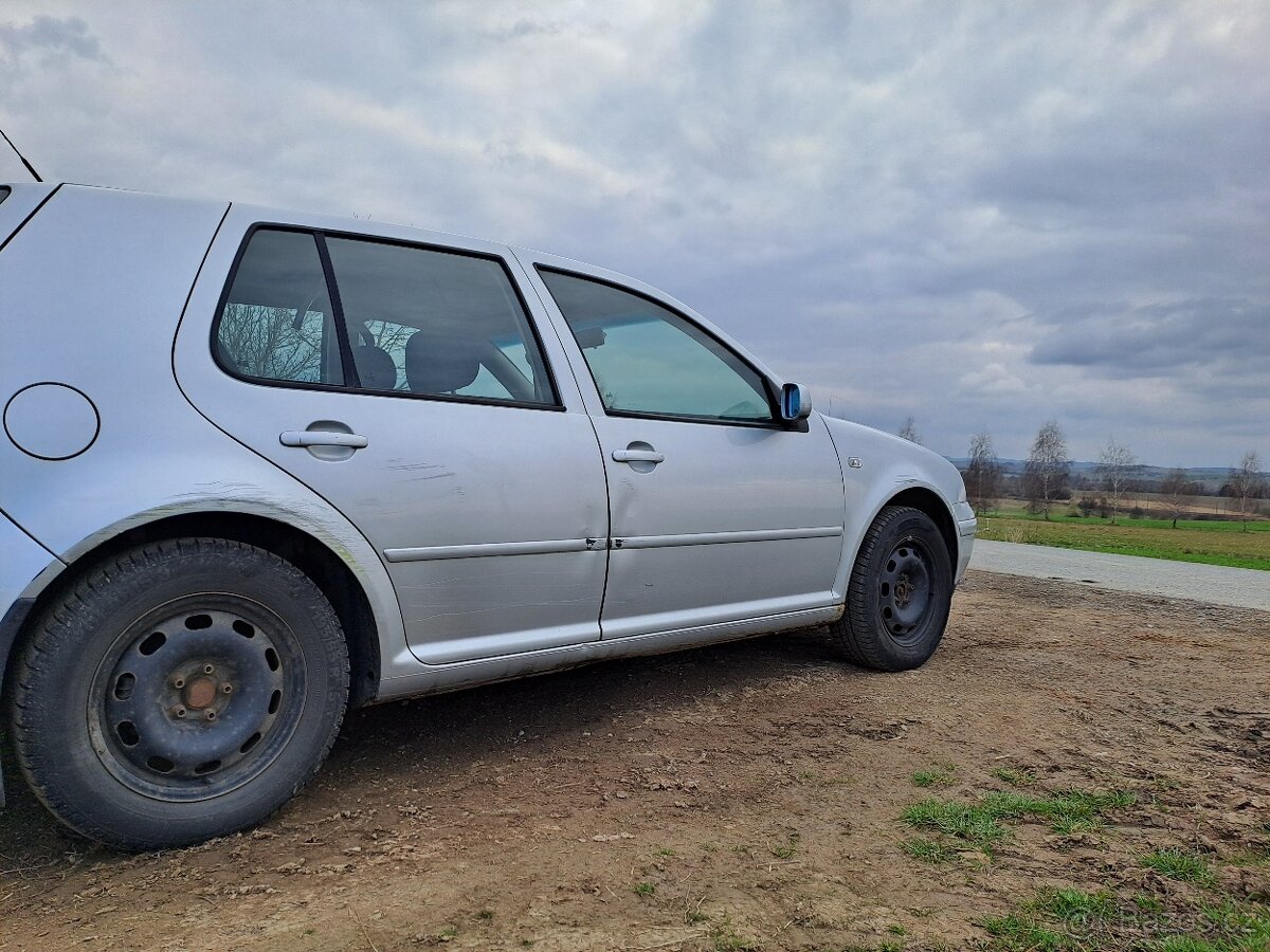 Volkswagen Golf 1.6 - 8