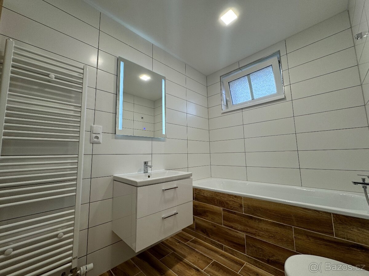 Pronájem bytu 2+1, cihlový dům, centrum Ostrova - 8