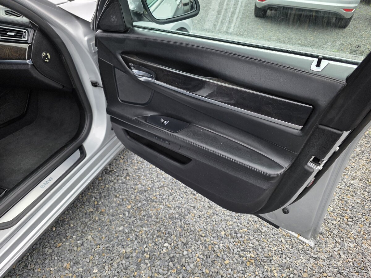 BMW Řada 7 740D X-Drive - 8