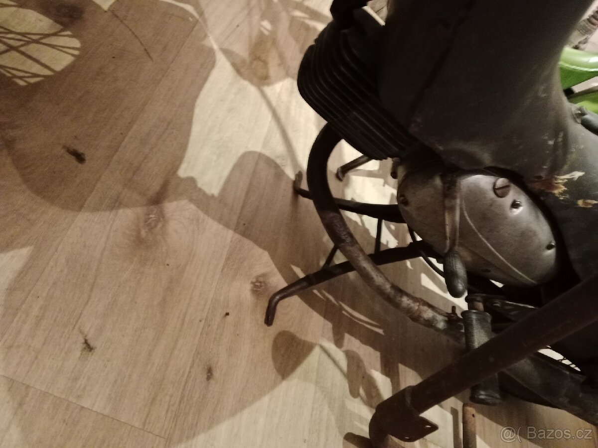 Motor bez výr. čísla. Pionýr - 8