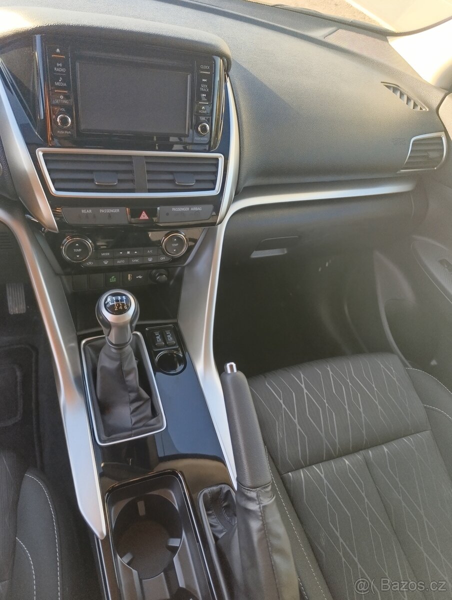 Mitsubishi Eclipse Cross 1,5 benzín - 8