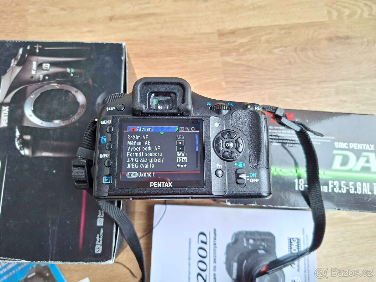 Pentax K200D + 18-55 mm - 8
