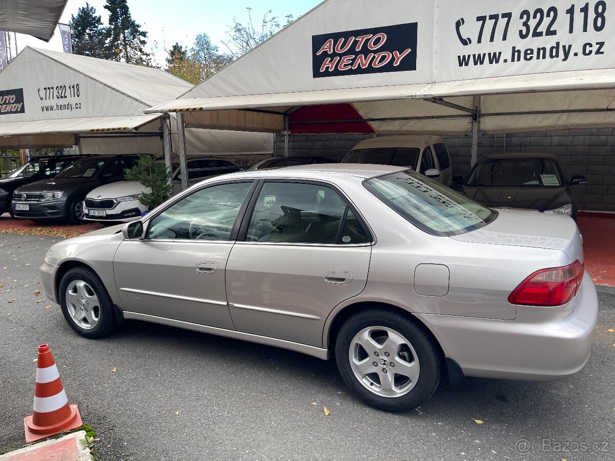 Prodám Honda Accord 3,0 V6 AT klima - 8