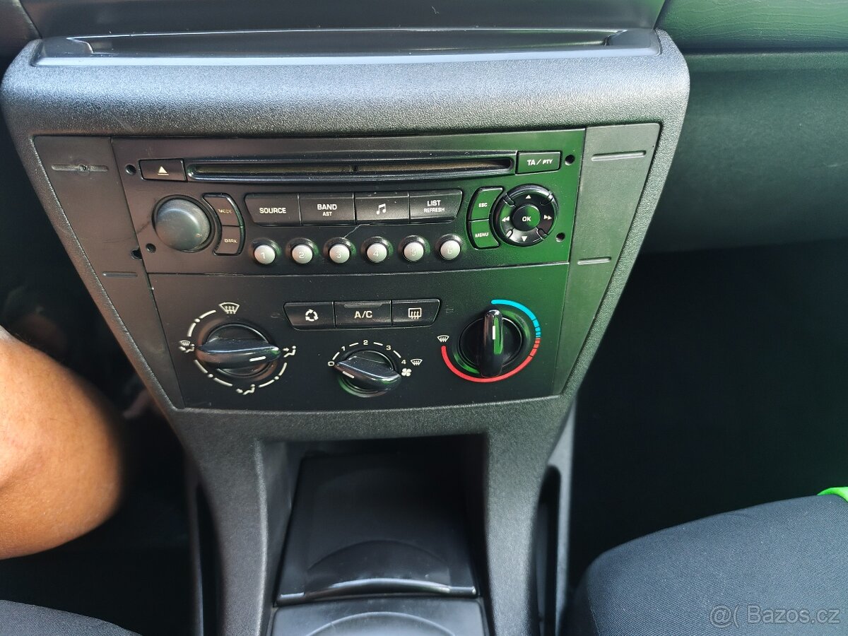 Prodám Citroen C4 1.4 16v - 8