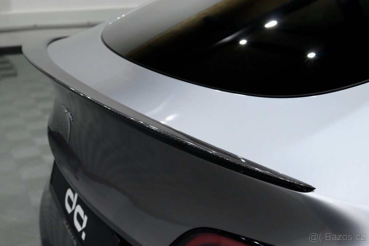 Tesla Model Y Long Range Dual Motor AWD REZERVOVÁNO - 8