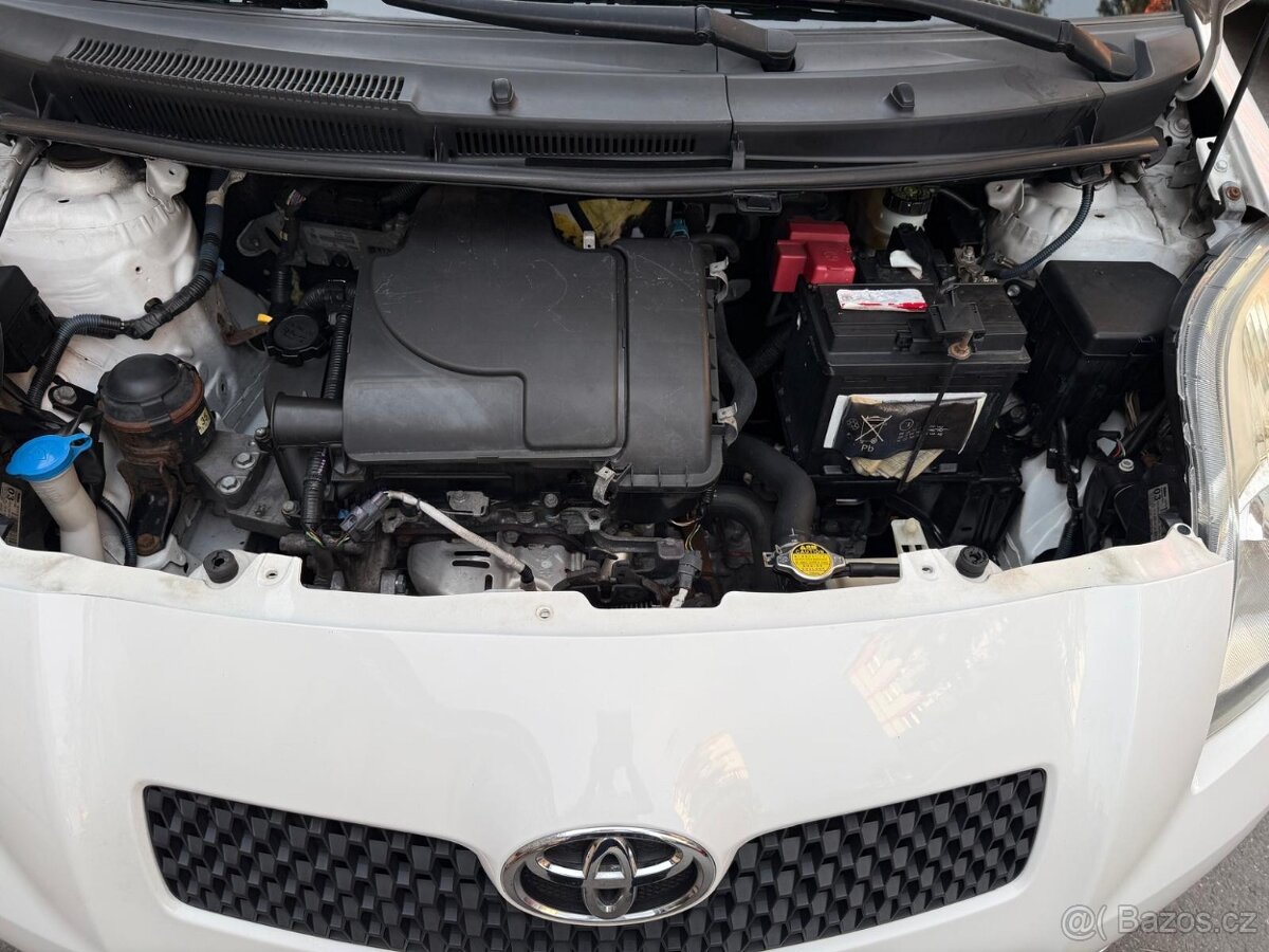Toyota Yaris 1,0i - 8