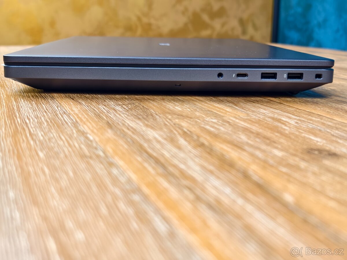 18" mašina pro AI, fotky, video - 64GB, RTX PRO, Core Ultra - 8