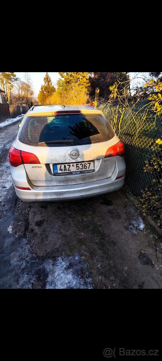 Prodam Opel Astru sport tourneo 2012 - 8