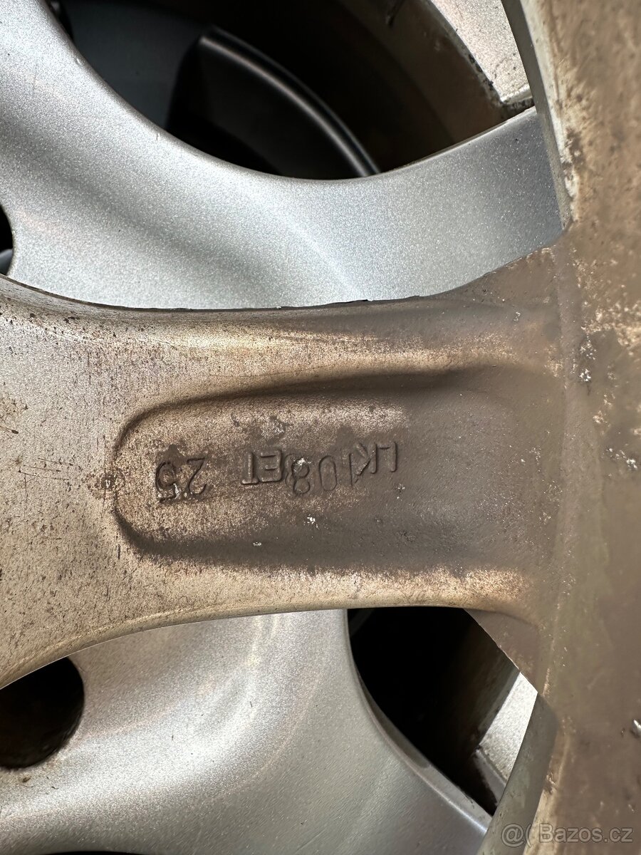 Alu kola Peugeot obutá zimní pneu - 8