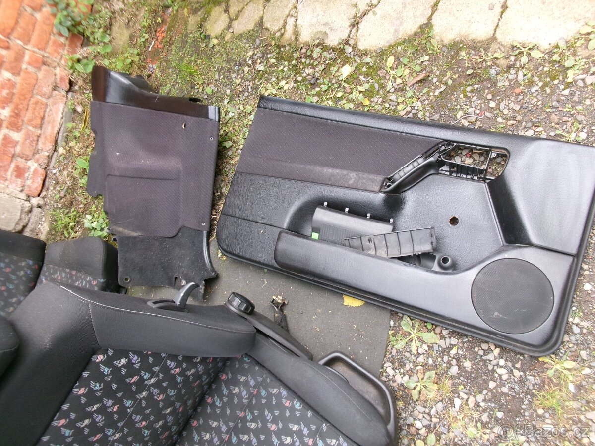 VW GOLF 3 , 3,5 - interier , sedačky, tapeci - 8