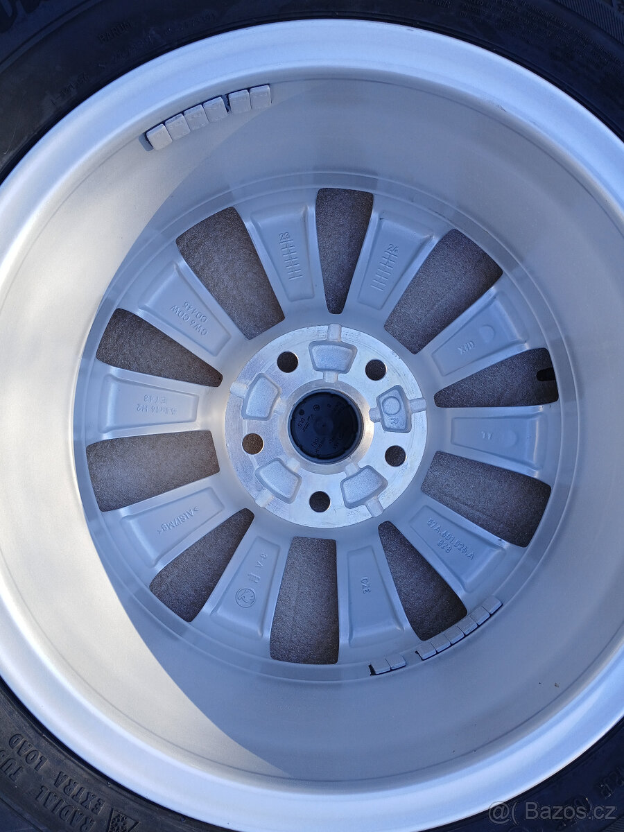 Pěkná nová zimní orig alu kola Škoda Karoq 215/60/16 - 8