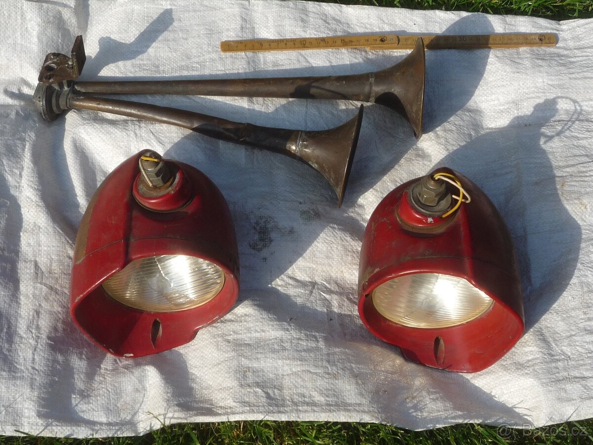 prodám stará světla na auta, zemědělské stoje. Různé druhy.. - 8