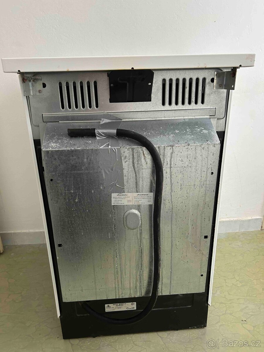 ELEKTRICKÝ SPORÁK - 8