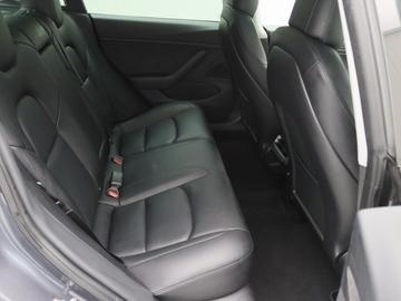 Tesla Model 3 Long Range (Refresh) – SOH 98%, DPH, top stav - 8