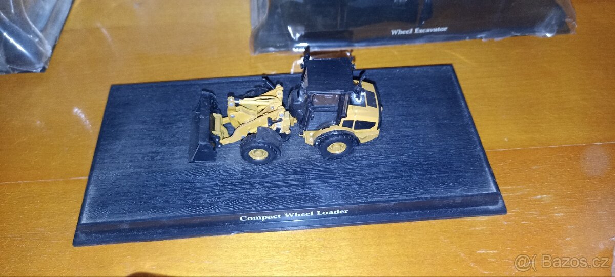 Modely vláčku a bagru - 8