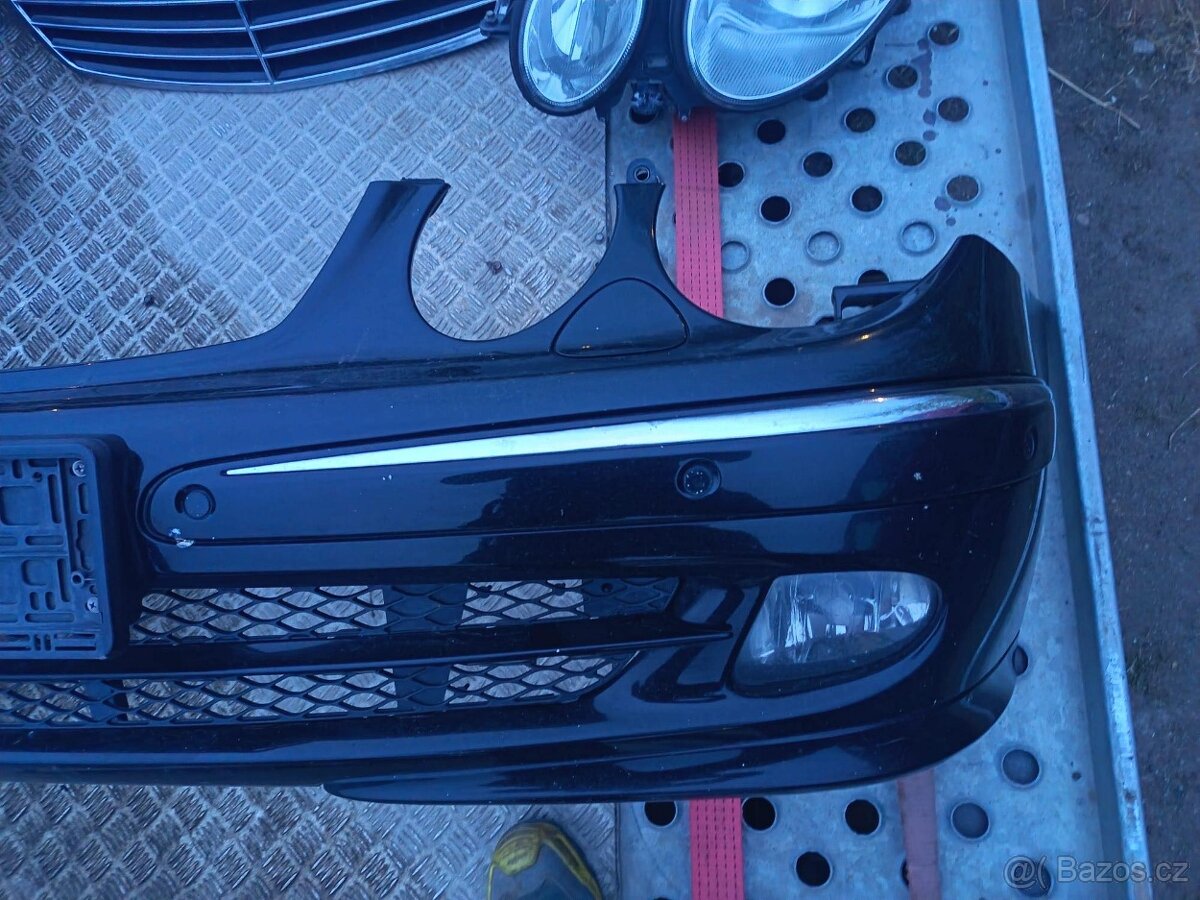 Předek Mercedes W211 před FL - 8