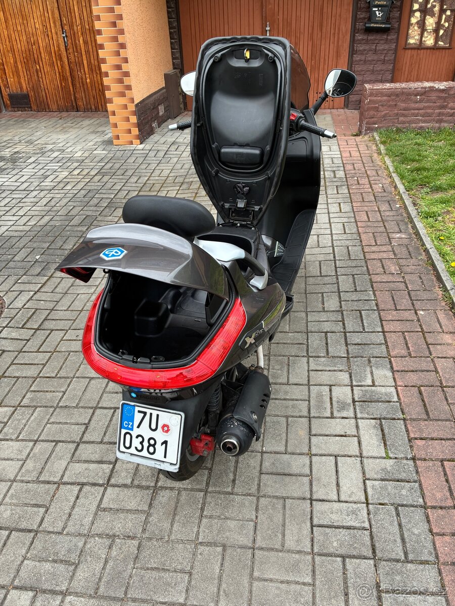 REZERVOVÁNO Piaggio X EVO 125 (11KW) - 8