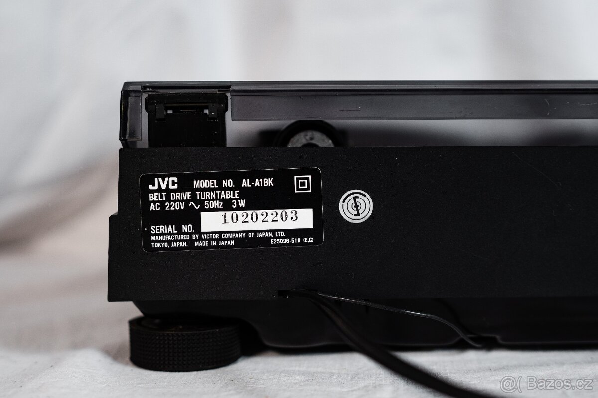 Gramofon JVC - 8