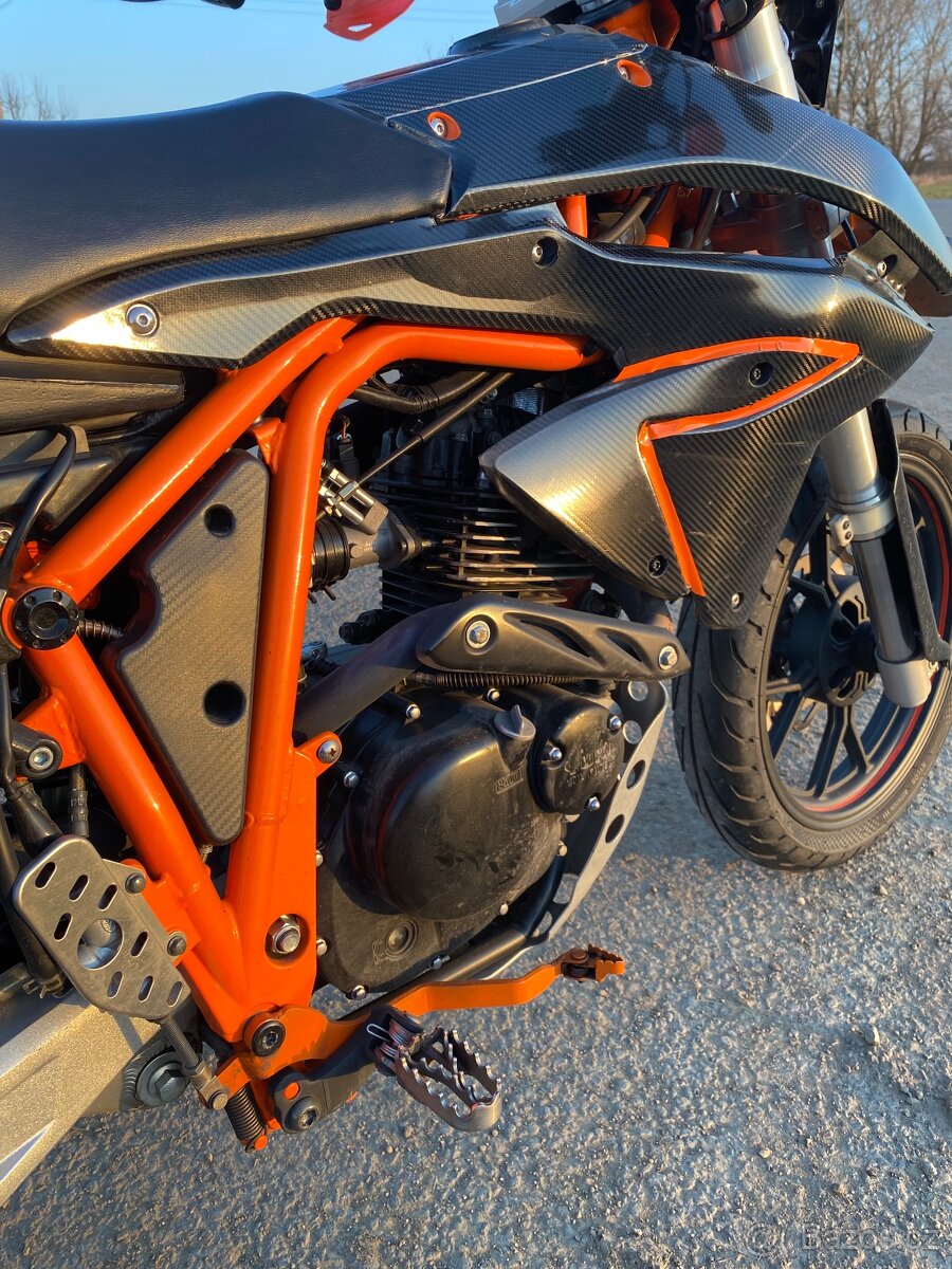 Yuki 125i SR - 8