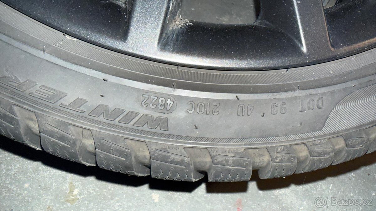 Alu kola Škoda Octavia 3 originál zimní pneu Pirelli 6,5mm - 8