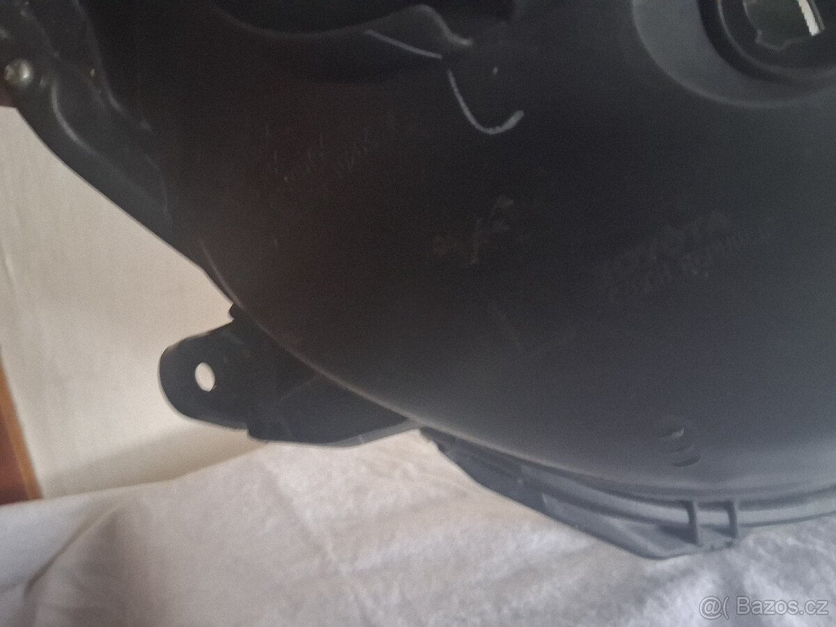 Toyota yaris predni svetlo - 8