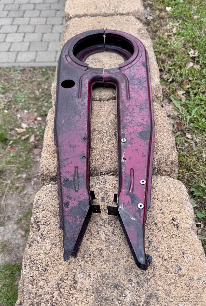 ČZ 125 175 250 - kryt řetězu - 8