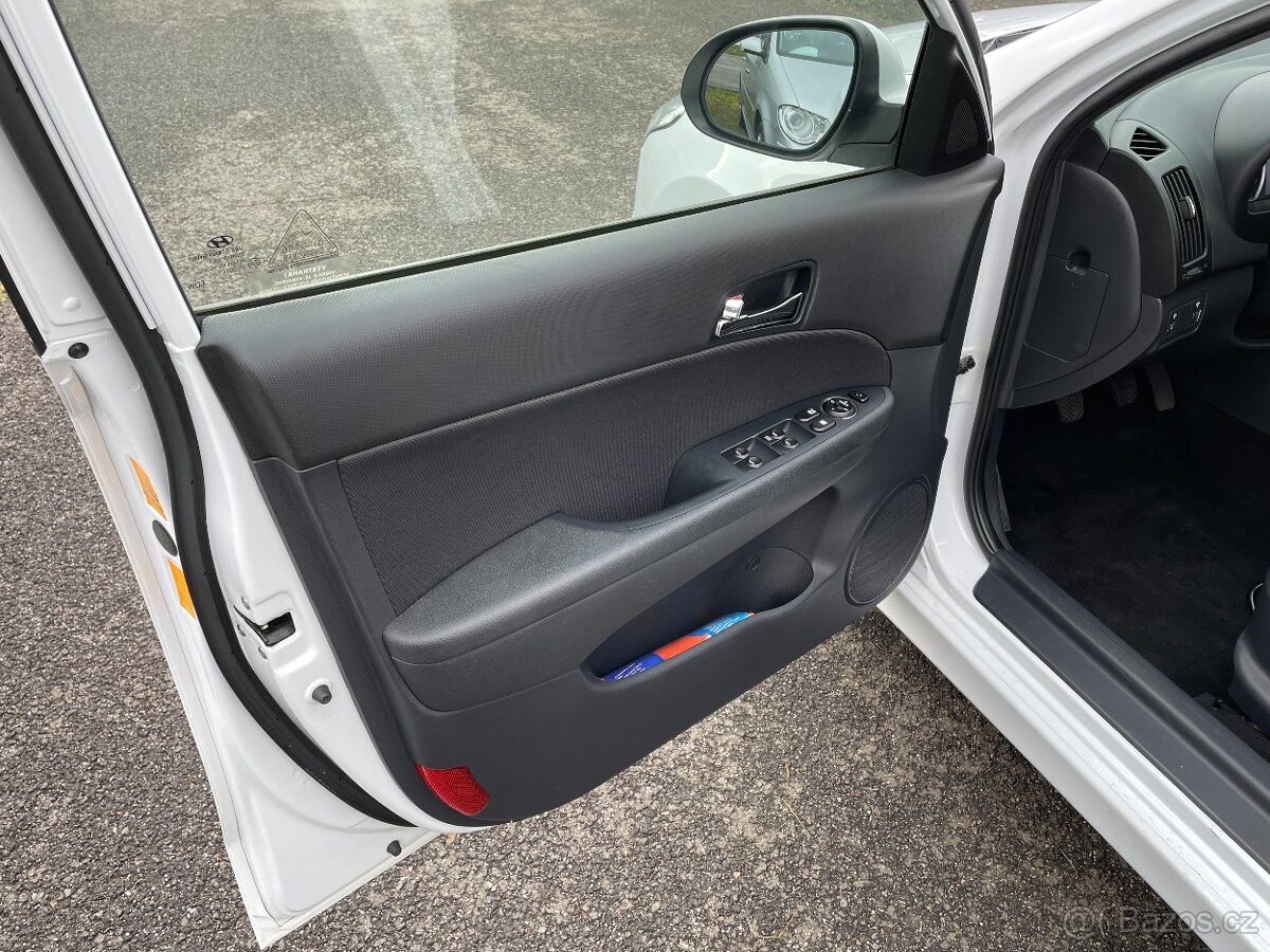 2010 Hyundai i30 1.4i kombi - 8