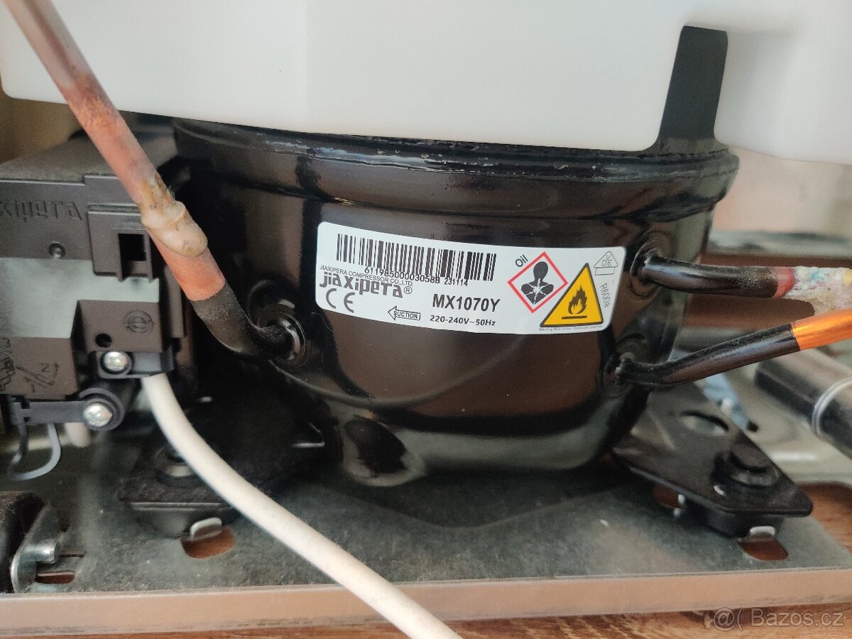 Lednice s mrazákem LIEBHERR KPe290 V ZÁRUCE - 8