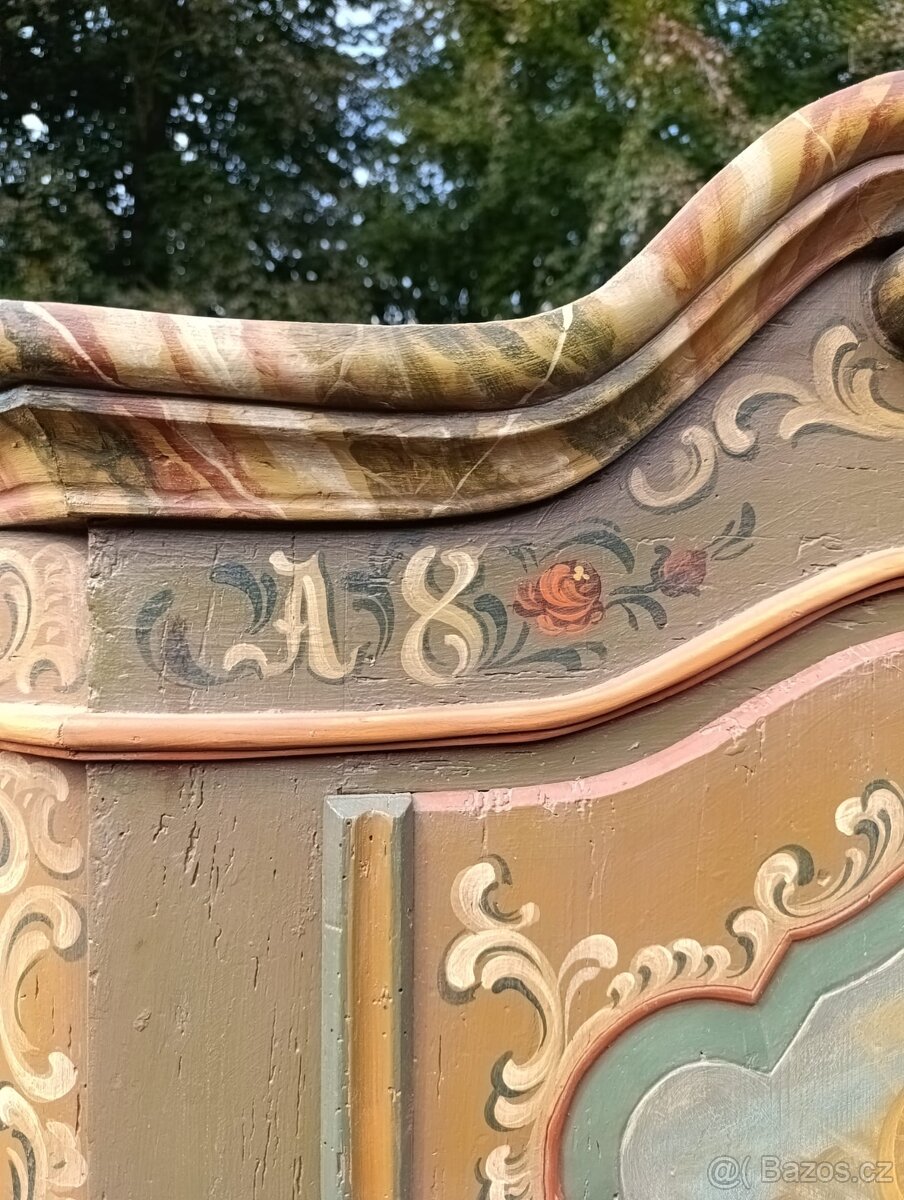 Starožitná skříň - 8