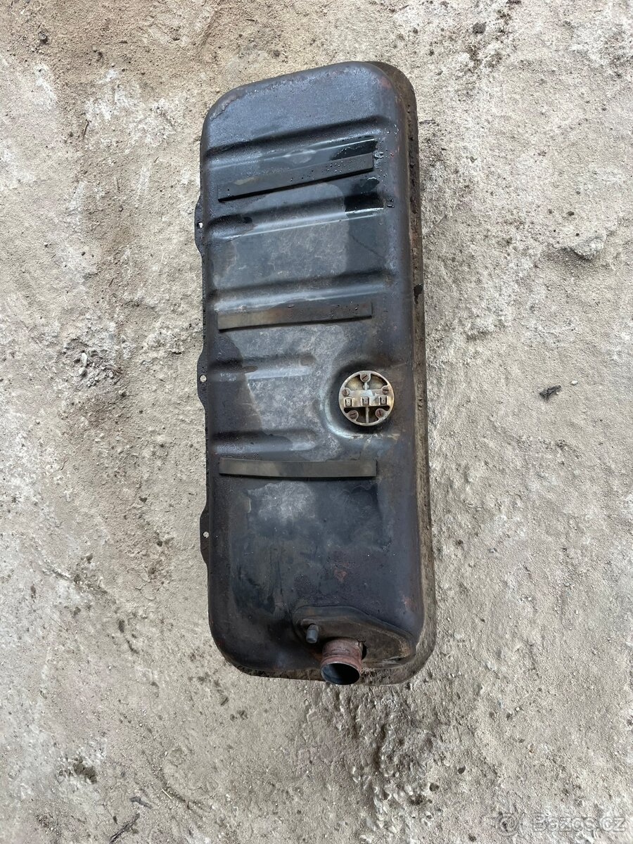 DÍLY NA STARÉ VOZY ŠKODA - 8