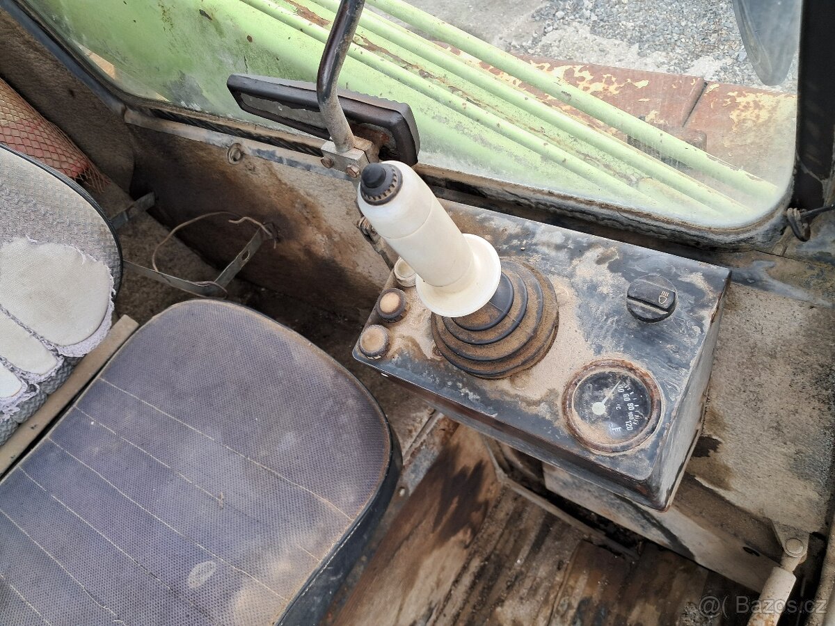 Prodám smykový nakladač UNC 750 - 8