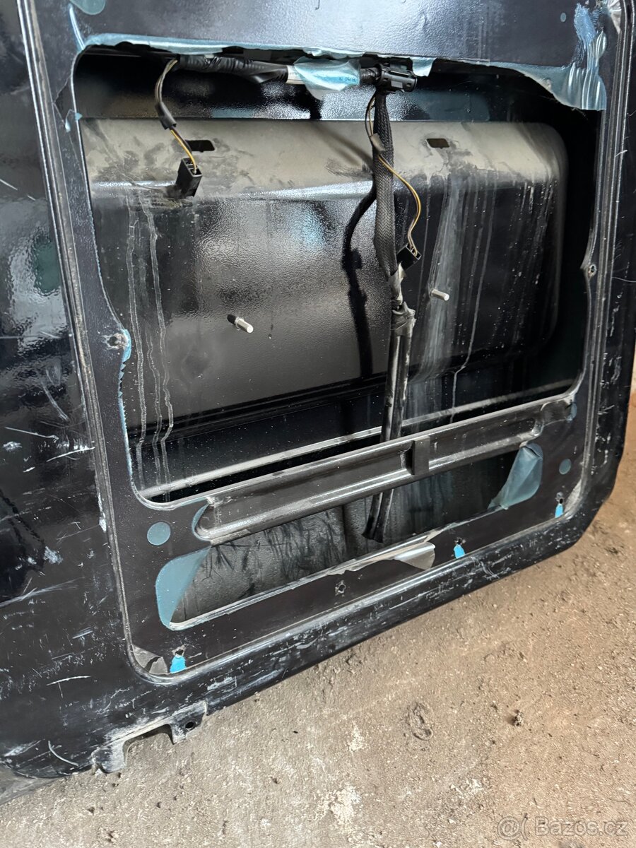 Ford Transit 2005, zadní 5. dveře - 8