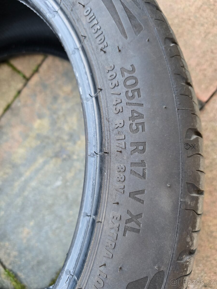 Prodám pneu Continental 205/45 R17 - 8