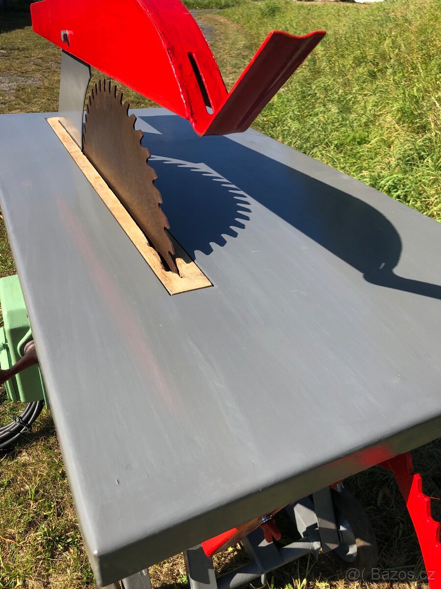 CIRKULÁRKA S KOLÉBKOU - 8