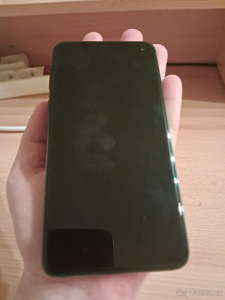 Samsung Galaxy S10e zachovalý - 8