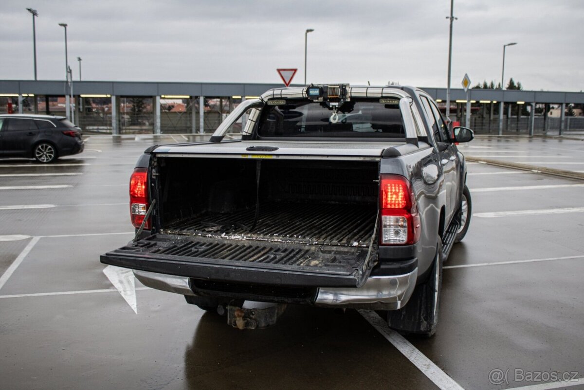 Toyota Hilux 2.4 D-4D Active A/T | 4x4 | - 8
