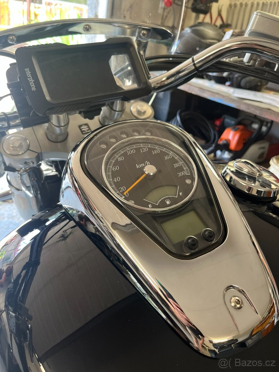 Suzuki C800 Intruder - 8