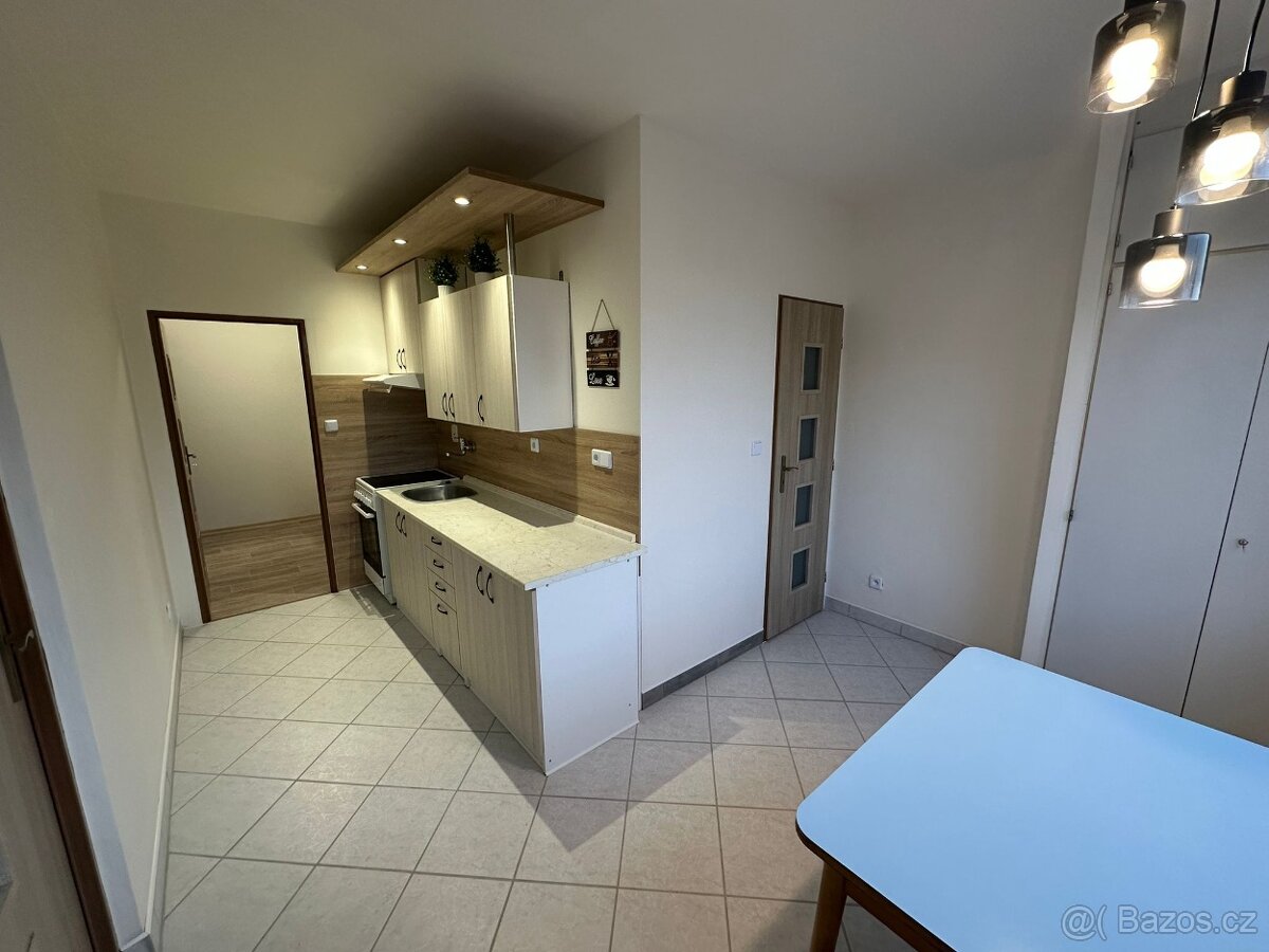 Pronájem bytu 2+1, 65 m² – Chvaletice - 8