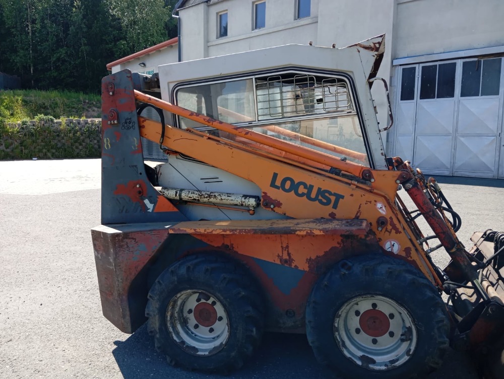 Locust 752 - 8