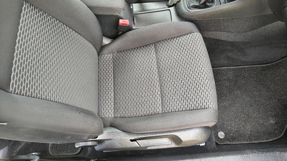 Prodám Golf 1.6TDI 77kw 122000km - 8
