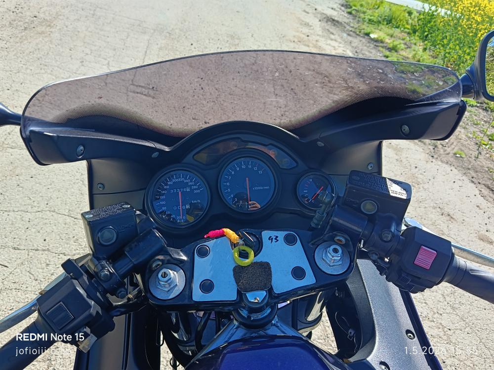 Suzuki RF 900 R - 8