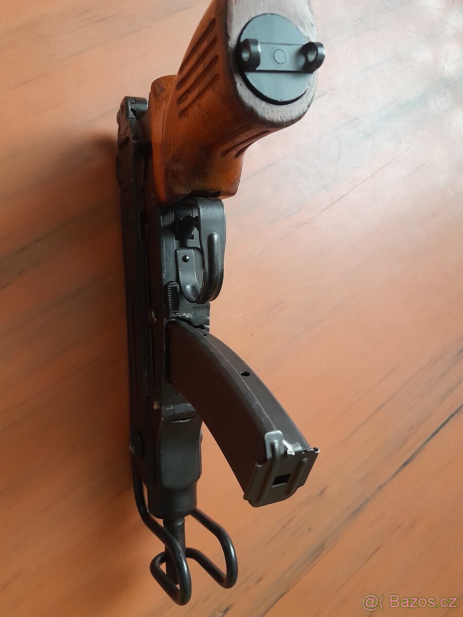 Znehodnoceny samopal vz 61 - 8