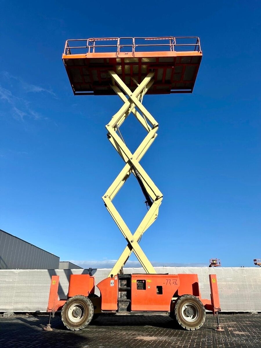 Terénní nůžková plošina JLG 3394 RT - 8