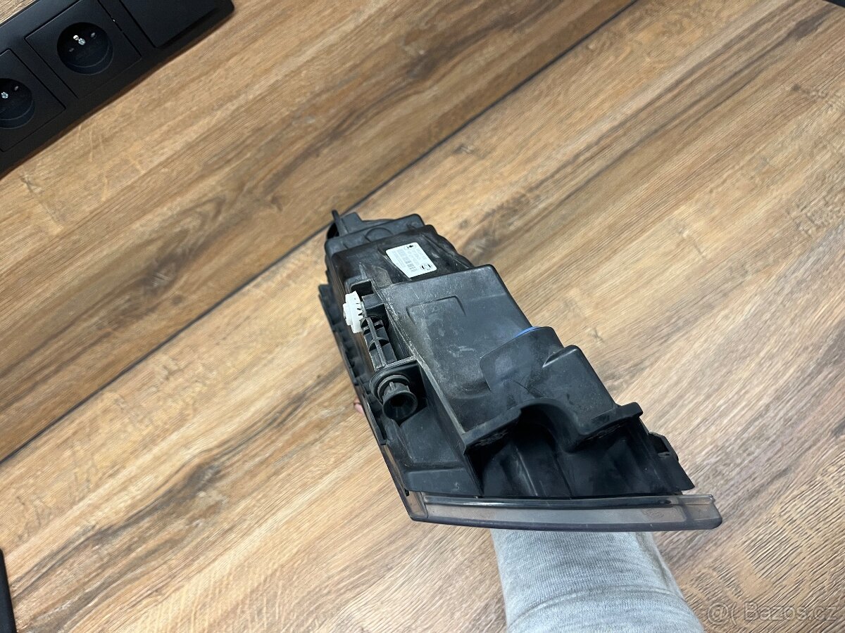 Superb 3 leva přední mlhovka predface - 8