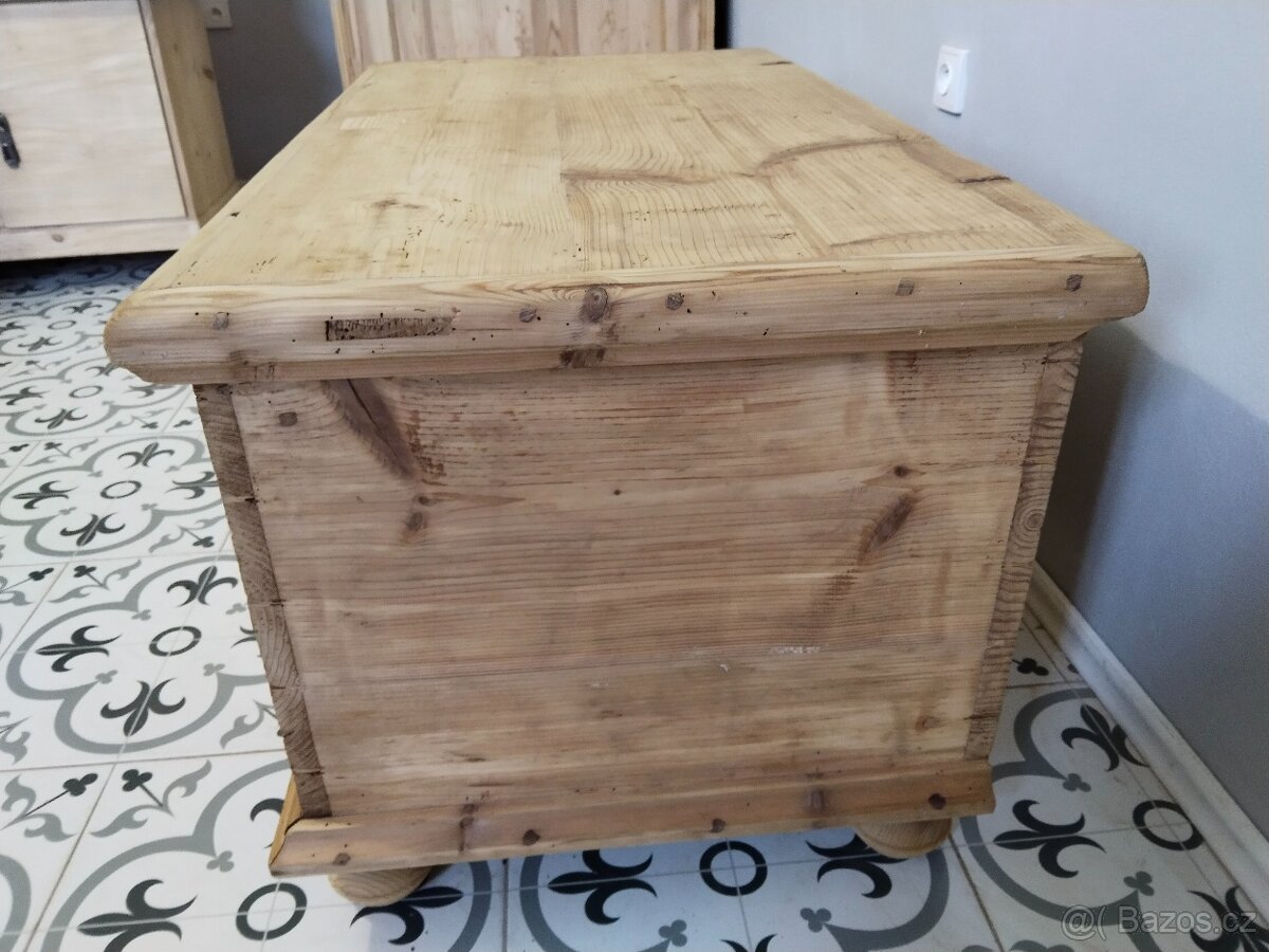 Stará truhla po renovaci - 8
