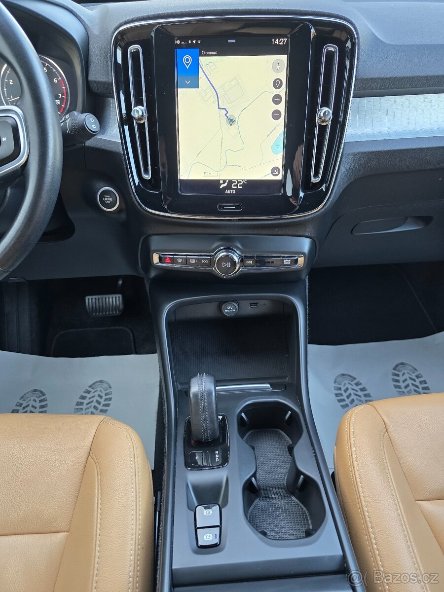 VOLVO XC40 2,0 182kW T5 AWD MOMENTUM Auto ČR 2019 LED + KŮŽE - 8