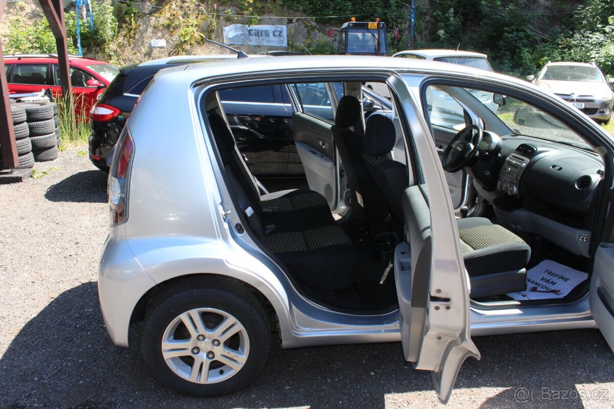 Daihatsu Sirion - 8