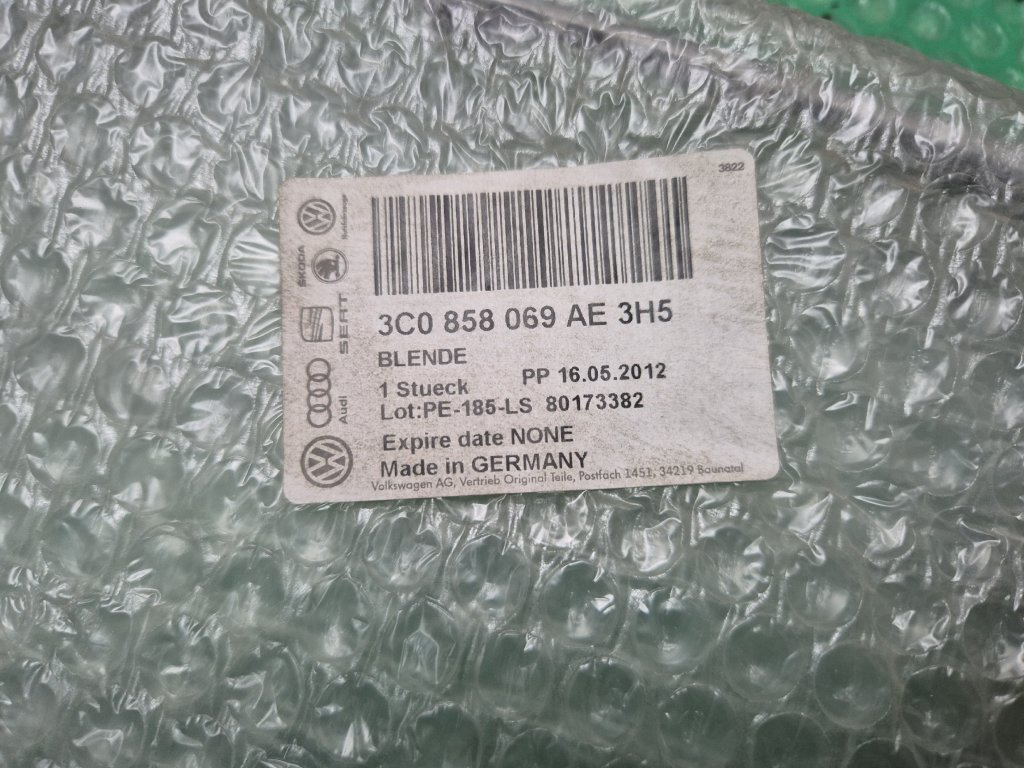 krytka spínačů (rámeček autorádia) matný chrom VW Passat (B6 - 8