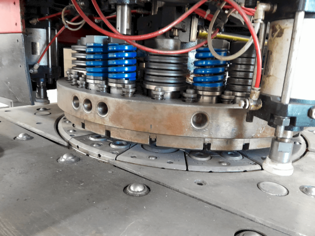 Vysekávací lis AMADA Vipros 255, použitý, z roku 2001. - 8