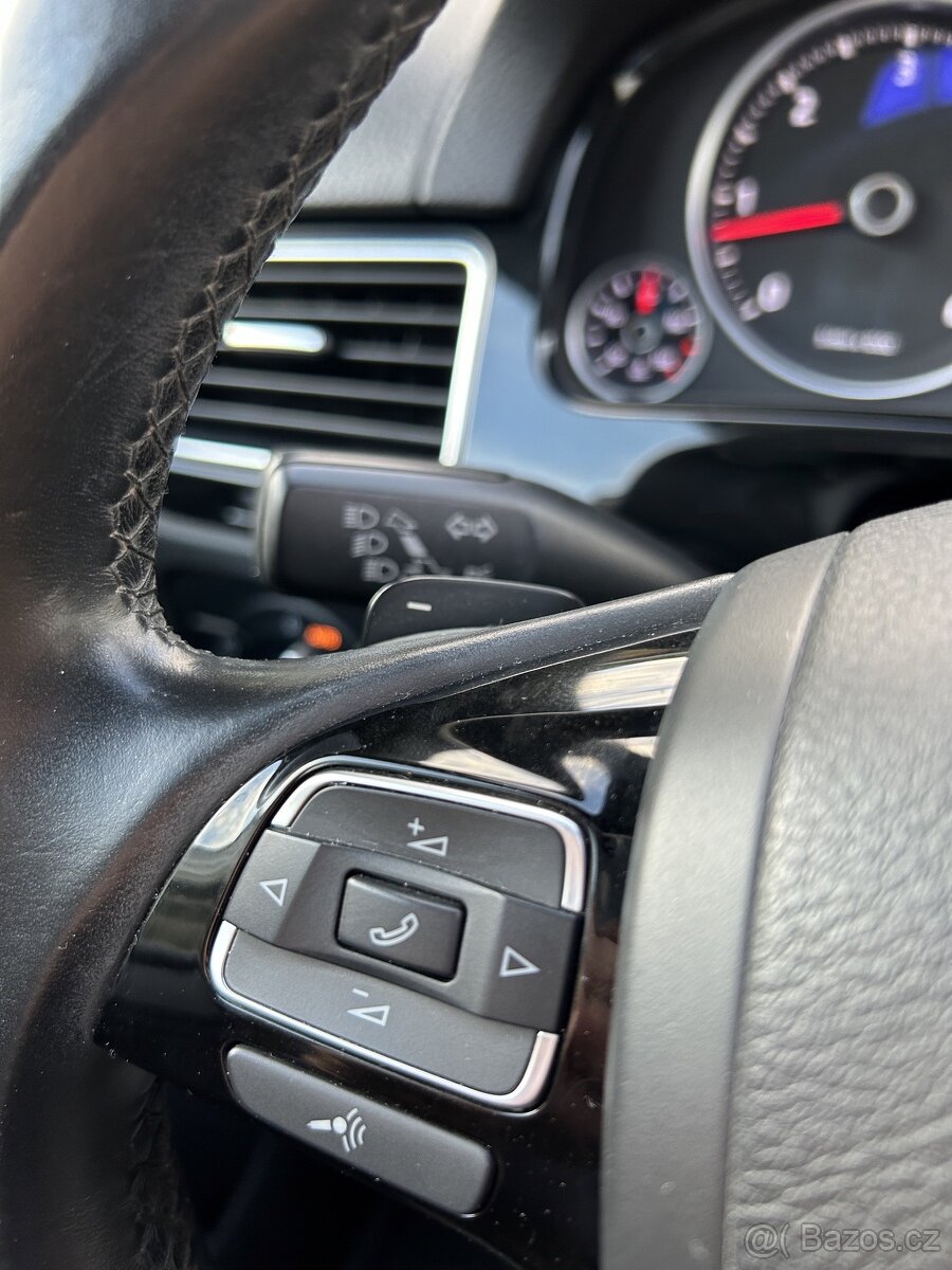 VW Touareg 3.0TDI 245k, serviska, 155tkm - 8